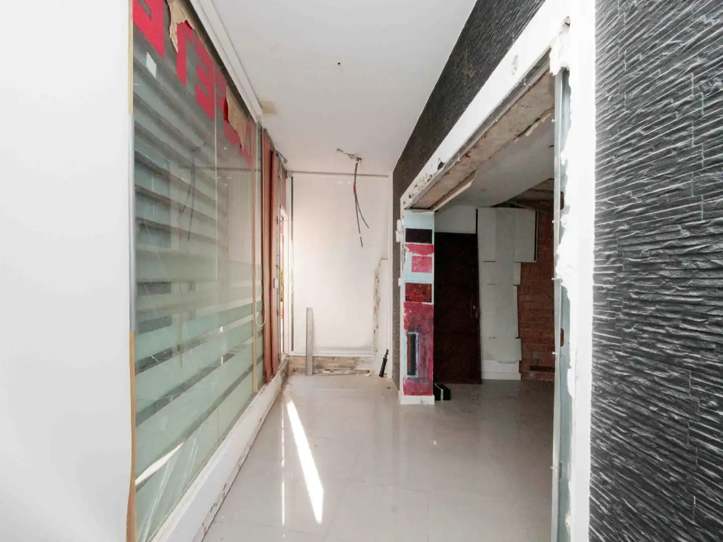 Local en venta en Cornellà de Llobregat