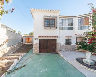 Vista exterior de Casa o xalet en venda en Orihuela amb Jardí privat