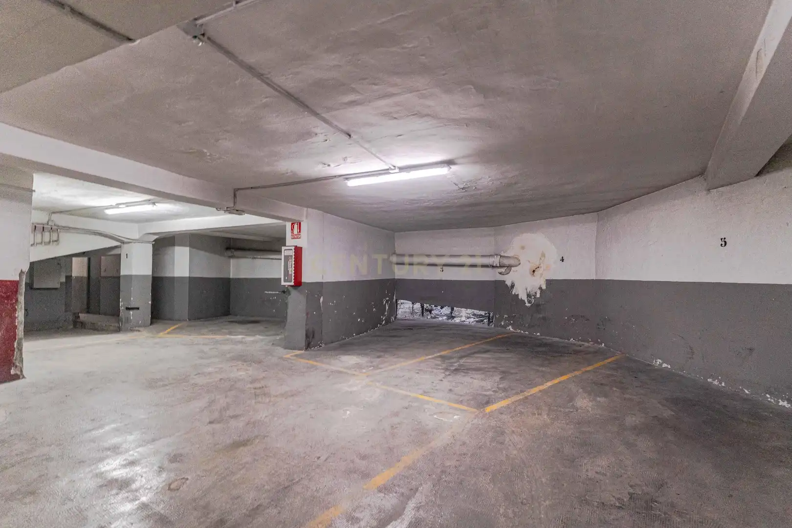 Parking de Piso en venta en Granada con Trastero y Balcón