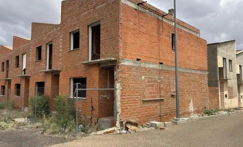 Vista exterior de Edificio en venta en La Albuera