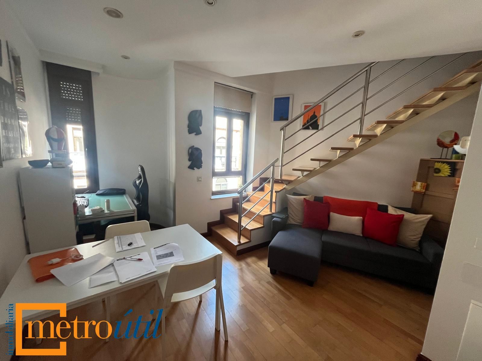 Sala d'estar de Dúplex en venda en Salamanca Capital amb Calefacció i Parquet