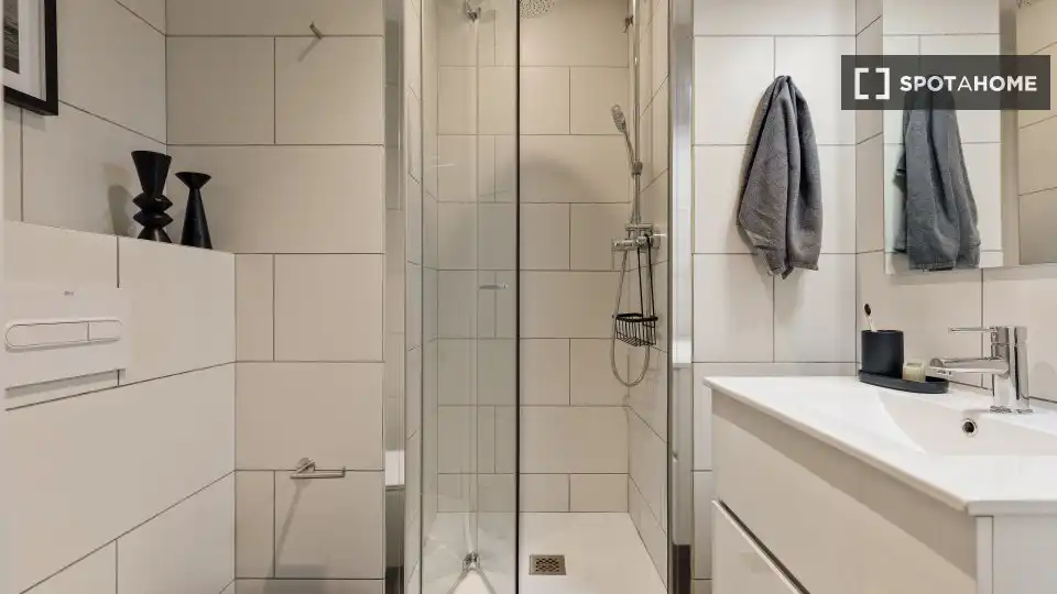 Bany de Apartament per a compartir en Barcelona amb Aire condicionat, Terrassa i Moblat