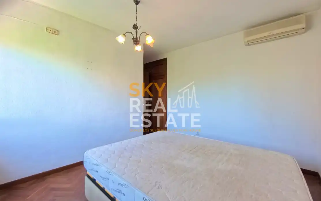 Bedroom of Flat for sale in Fuenlabrada  with Air Conditioner, Furnished and Balcony