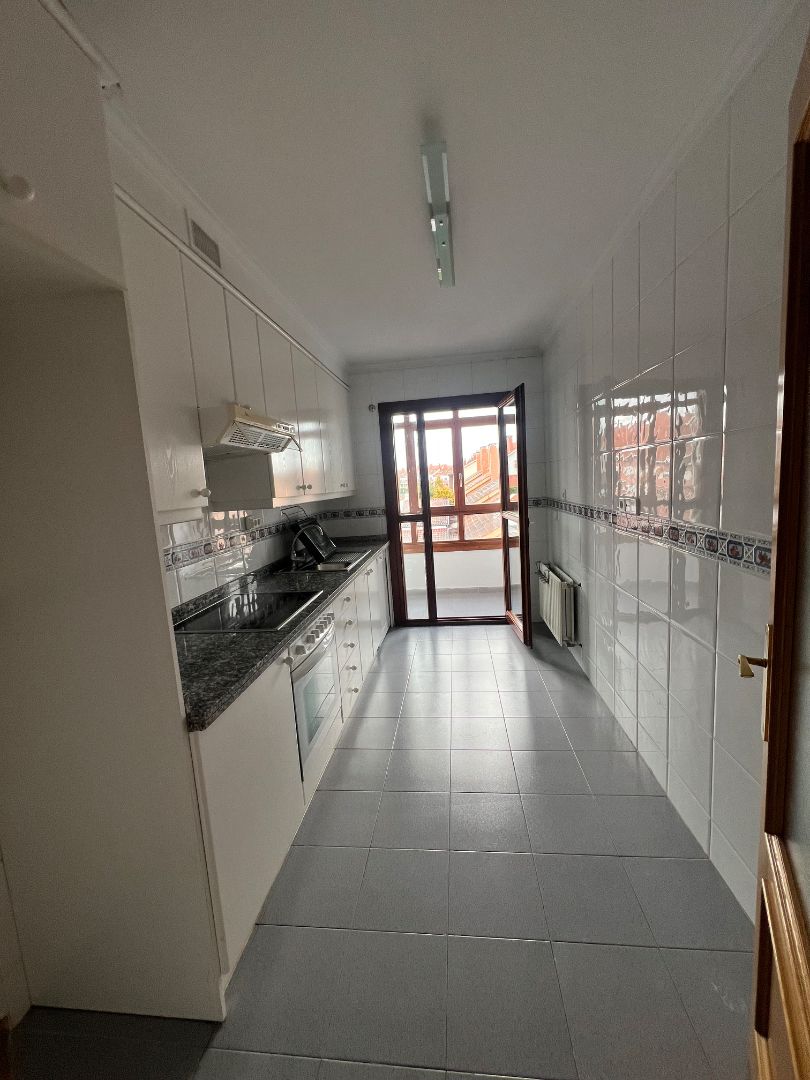 Cuina de Apartament de lloguer en Siero amb Calefacció, Parquet i Traster