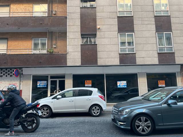 Local comercial en Alquiler en Avenida Juan Carlos I en Vilagarcía
