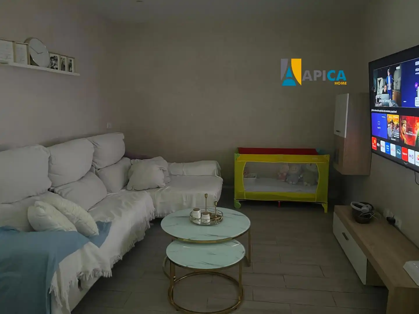 Sala d'estar de Casa adosada en venda en La Línea de la Concepción amb Terrassa i Moblat