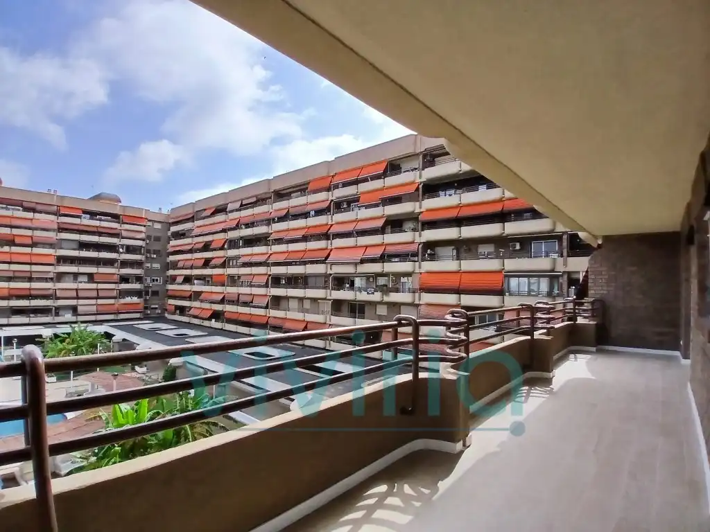 Vista exterior de Piso en venta en Valencia con Aire acondicionado, Jardín privado y Terraza