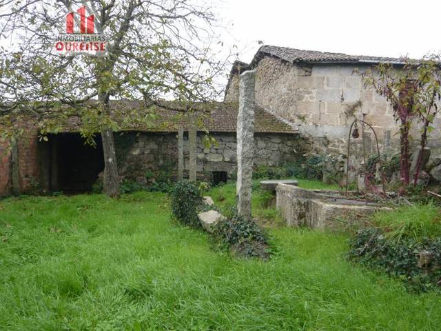 Casa-chalet en Venta en Toén