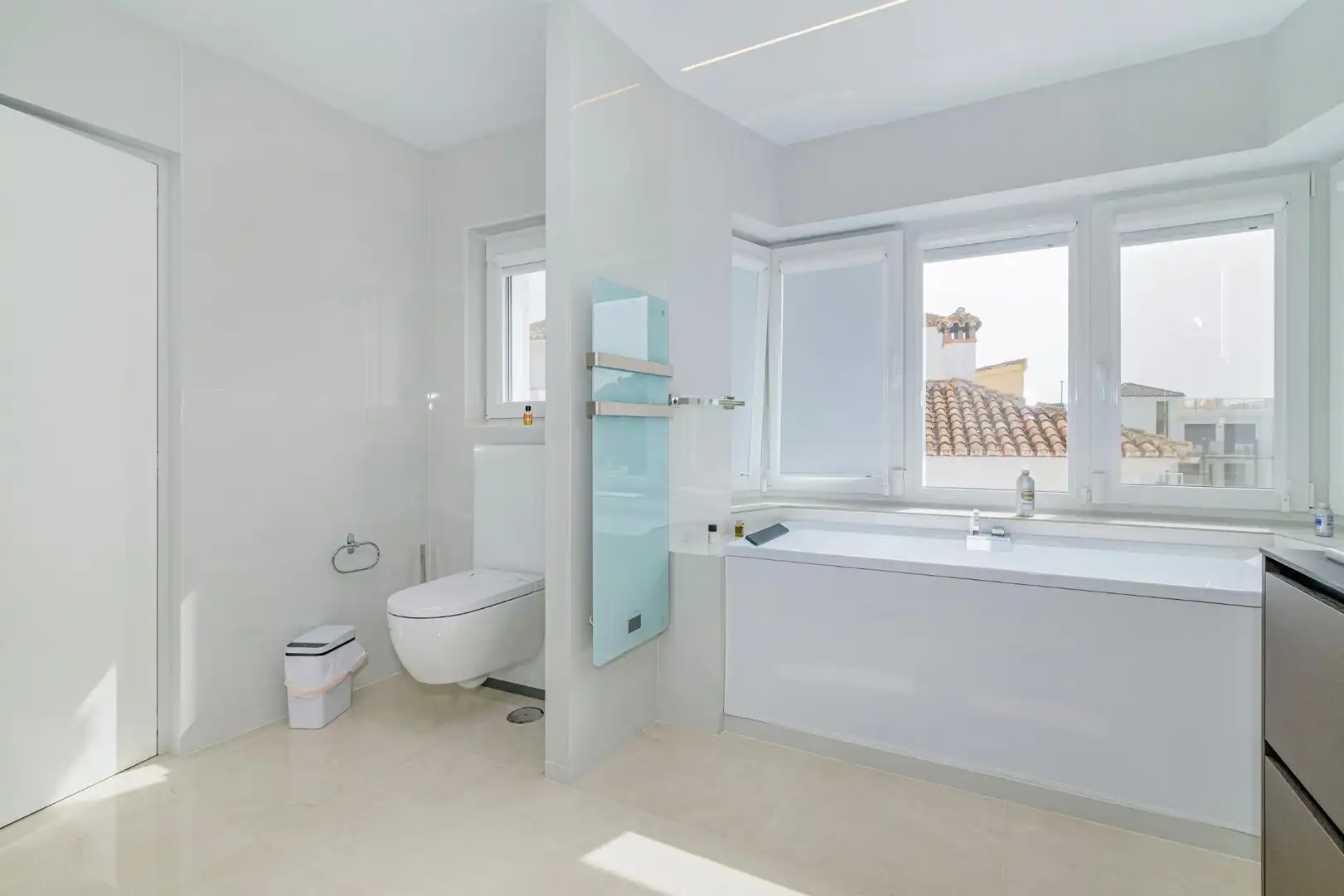 Bany de Casa o xalet en venda en Marbella amb Aire condicionat, Calefacció i Jardí privat