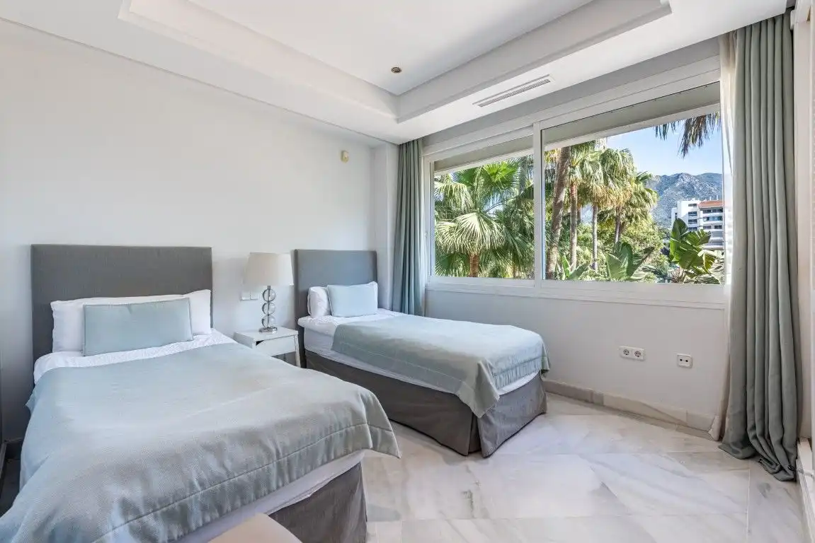 Habitación de Apartamento en venta en Marbella con Aire acondicionado, Calefacción y Trastero