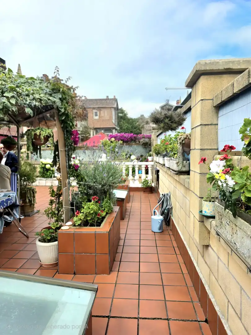 Terrasse von Einfamilien-Reihenhaus zum Verkauf in Castro-Urdiales mit Heizung, Privatgarten und Parkett