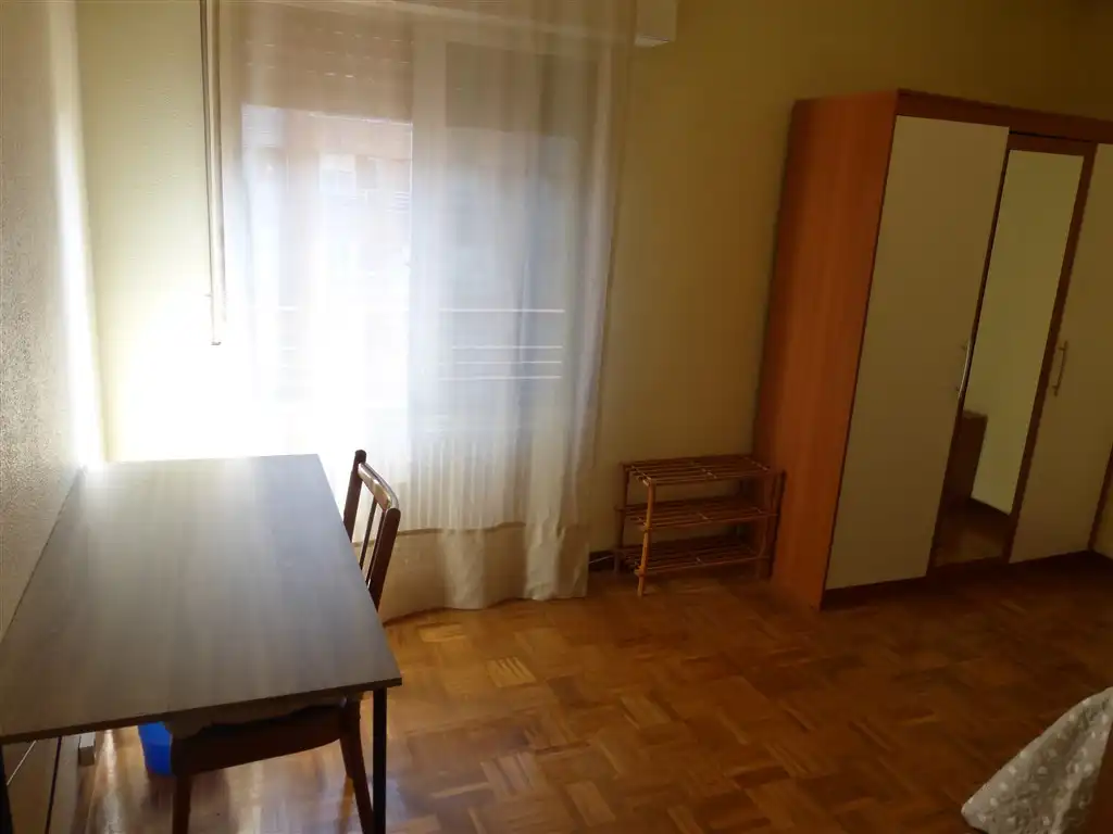 Habitación de Piso de alquiler en  Pamplona / Iruña con Calefacción y Amueblado