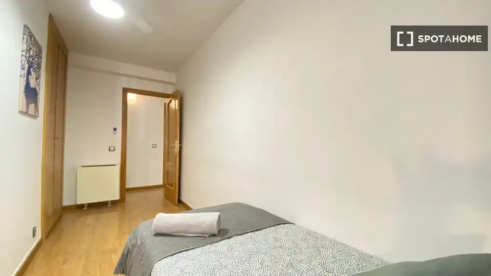Habitación de Piso de alquiler en Madrid con Aire acondicionado, Calefacción y Amueblado