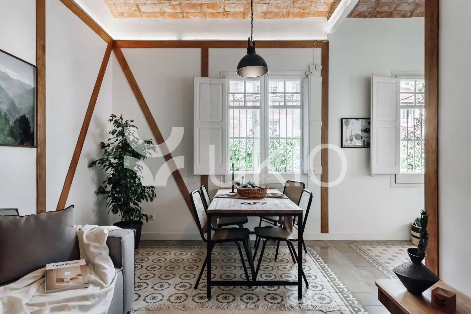 Menjador de Apartament de lloguer en Barcelona amb Aire condicionat, Moblat i Forn