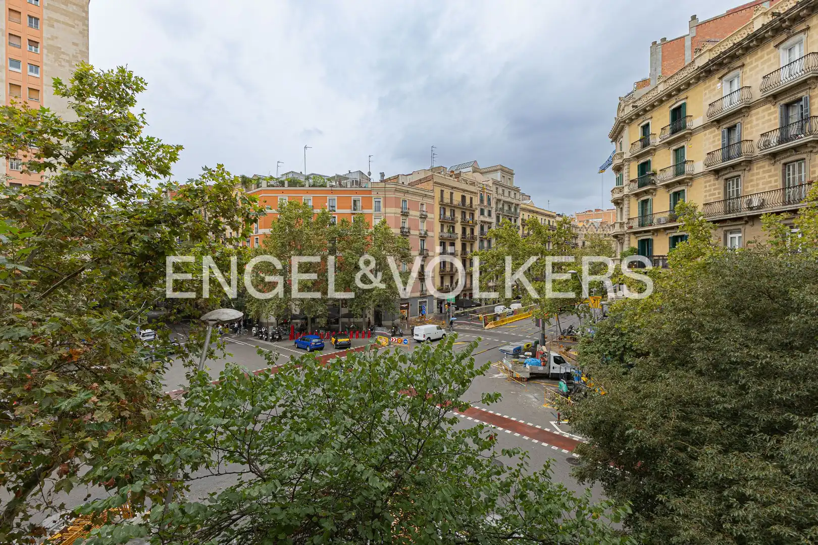 Vista exterior de Piso en venta en Eixample