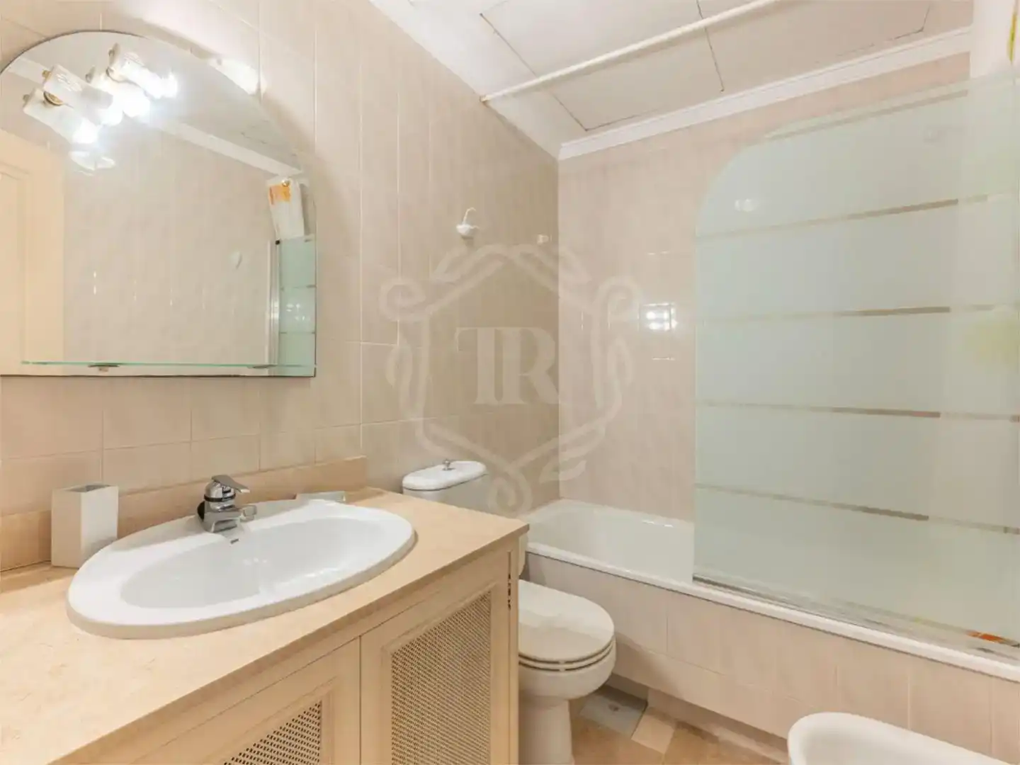 Baño de Apartamento en venta en Marbella con Aire acondicionado y Piscina