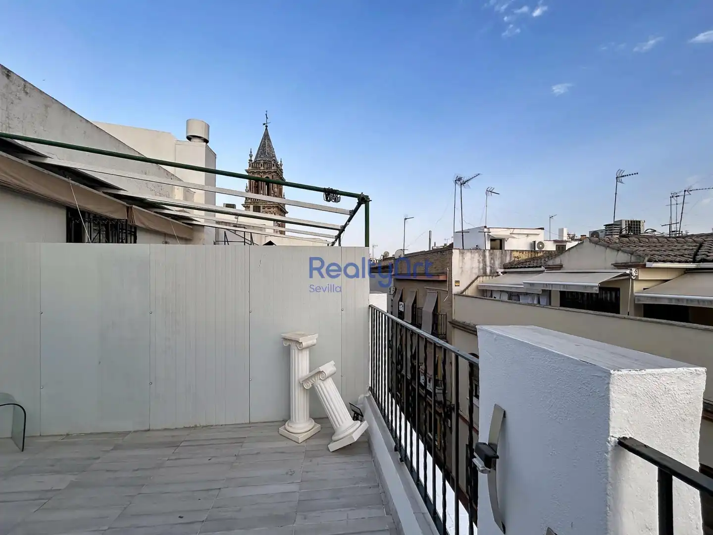 Exterior view of Attic for sale in Sevilla  with Air Conditioner, Terrace and Furnished