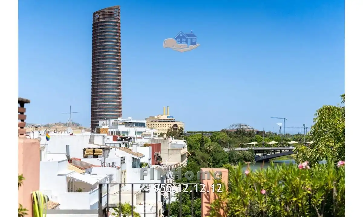 Vista exterior de Ático de alquiler en Sevilla con Aire acondicionado, Calefacción y Jardín privado
