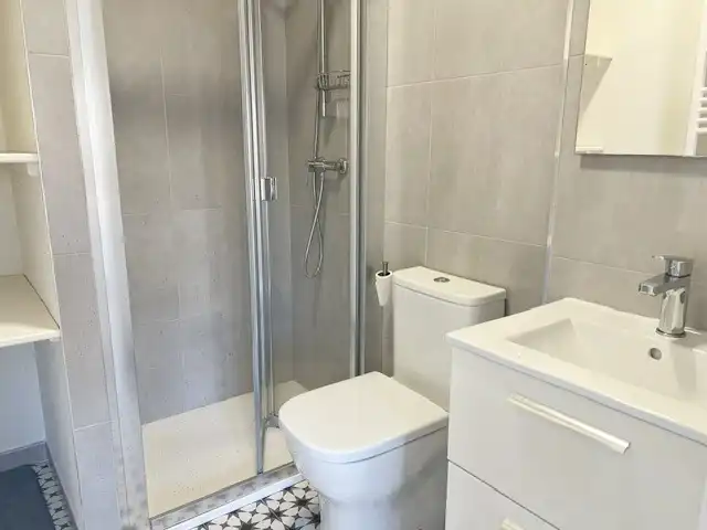 Bathroom of Flat for rent in Santander  with Heating, Furnished and Oven