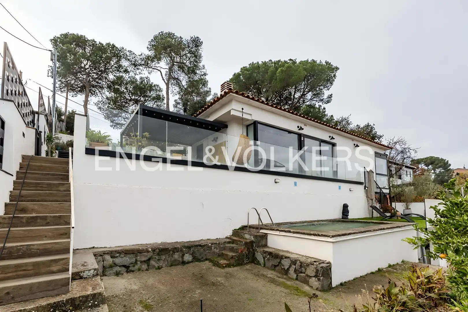 Exterior view of Houses for sale in Sant Cugat del Vallès  with Air Conditioner, Heating and Private garden
