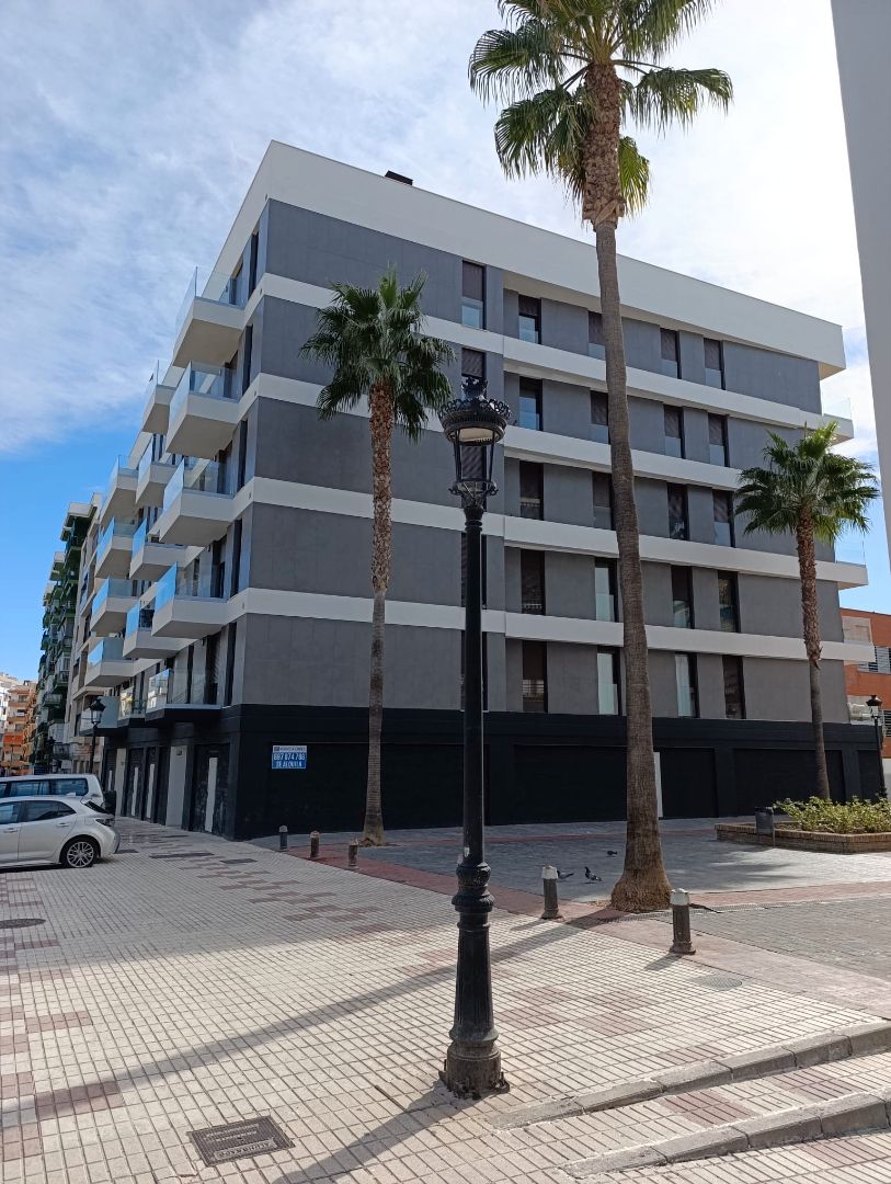 Vista exterior de Local en venta en Estepona