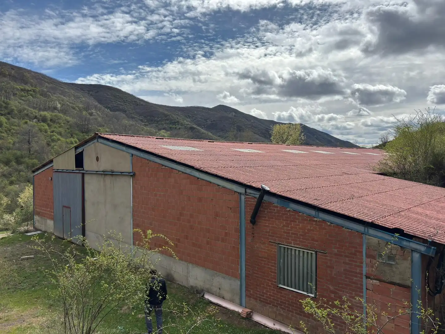 Vista exterior de Nave industrial en venta en Valdepiélago