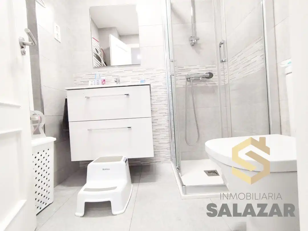 Bathroom of Flat for sale in Bilbao   with Heating, Storage room and Balcony
