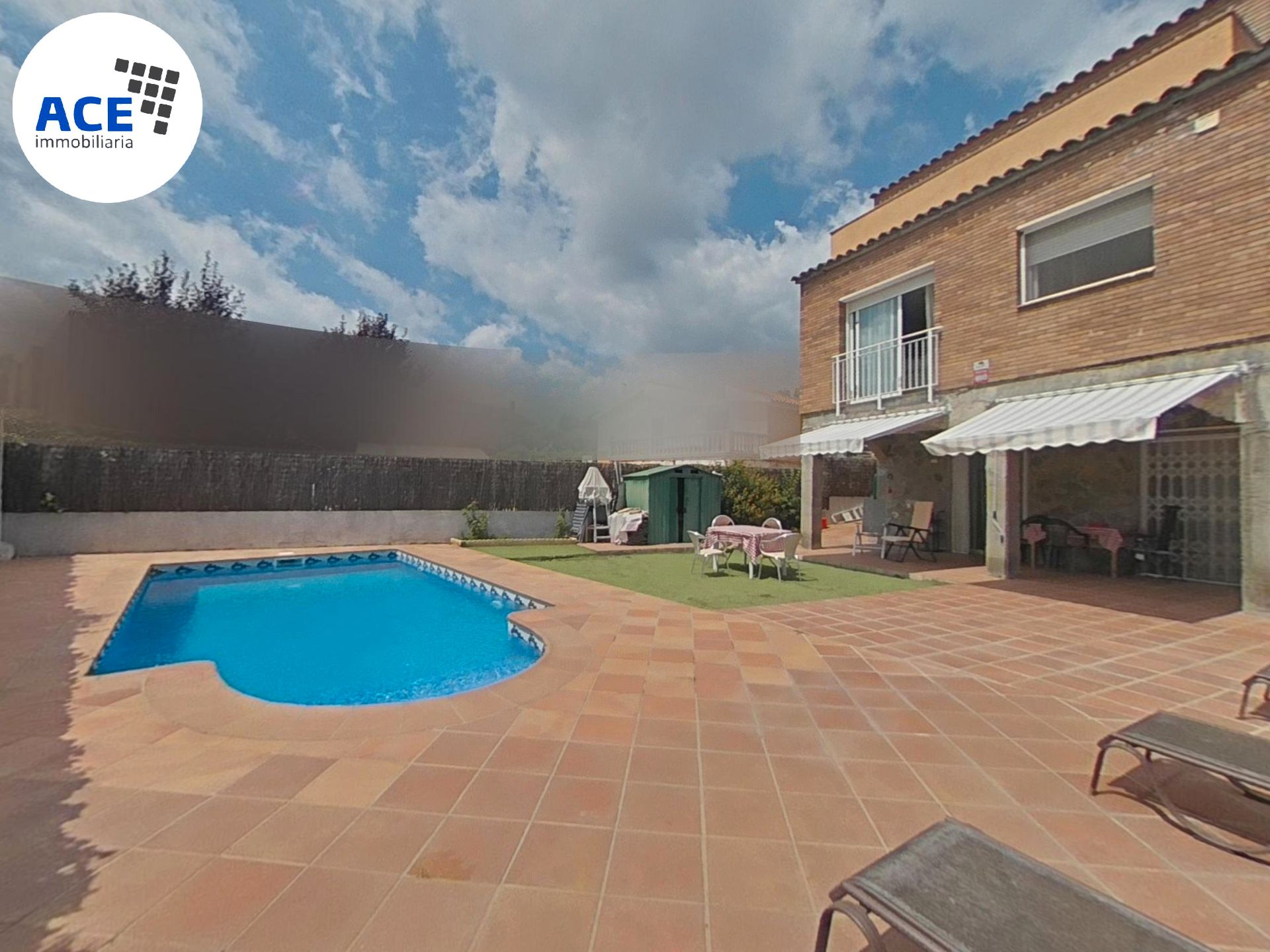 Piscina de Casa o xalet en venda en Rubí amb Aire condicionat, Calefacció i Jardí privat