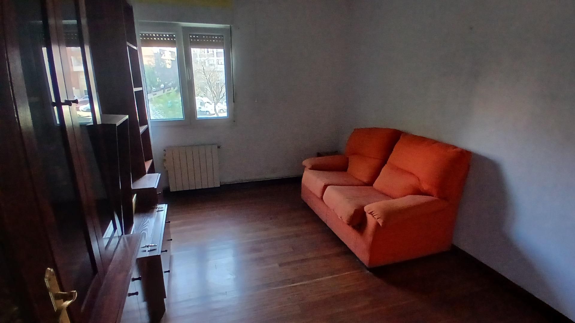 Sala d'estar de Pis en venda en Galdakao amb Calefacció i Balcó