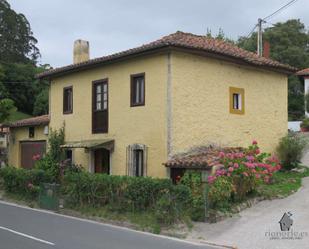 Vista exterior de Casa o xalet en venda en Ribadesella amb Calefacció, Jardí privat i Moblat