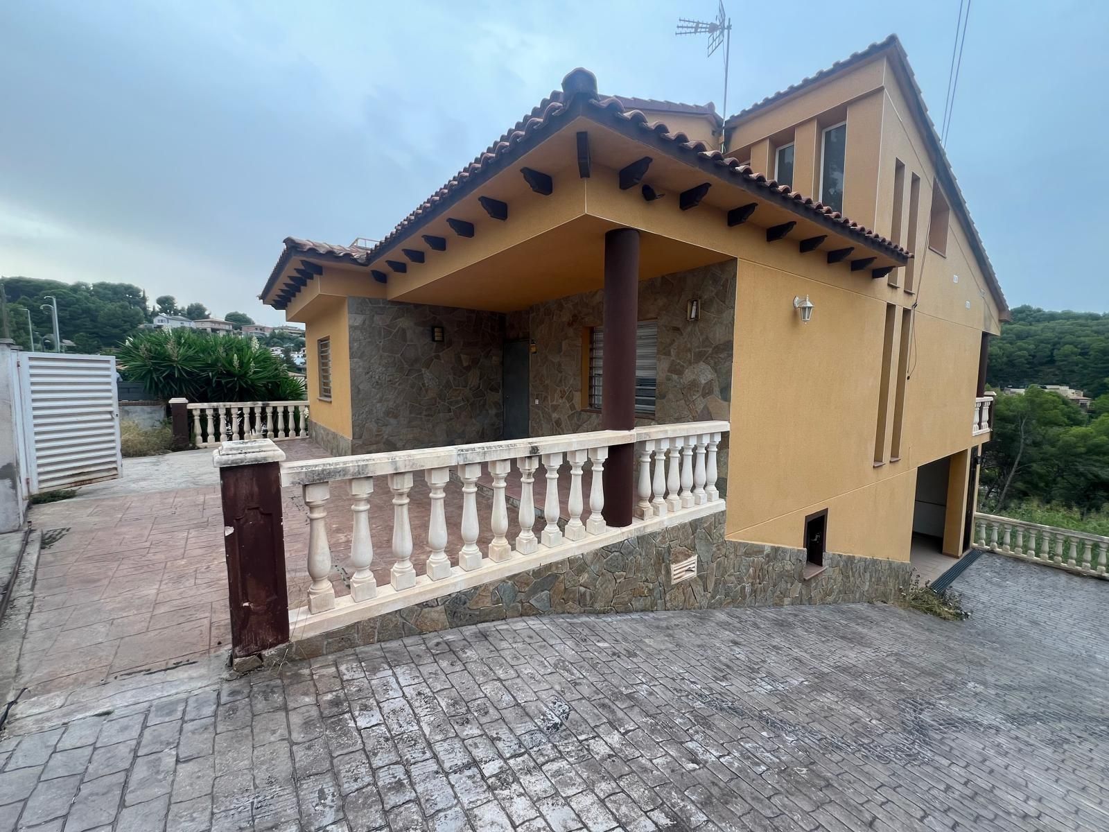 Vista exterior de Casa o xalet en venda en Calafell amb Jardí privat, Terrassa i Balcó