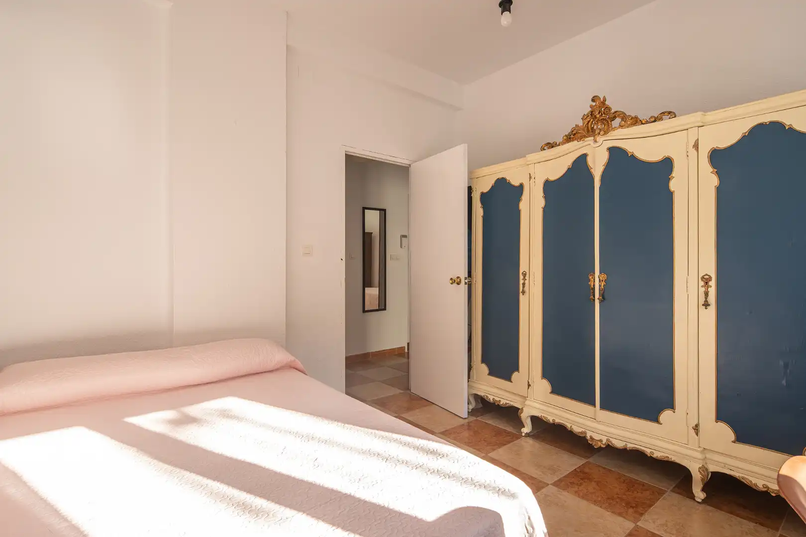 Schlafzimmer von Wohnung zum Verkauf in Granada mit Parkett, Möbliert und Ofen