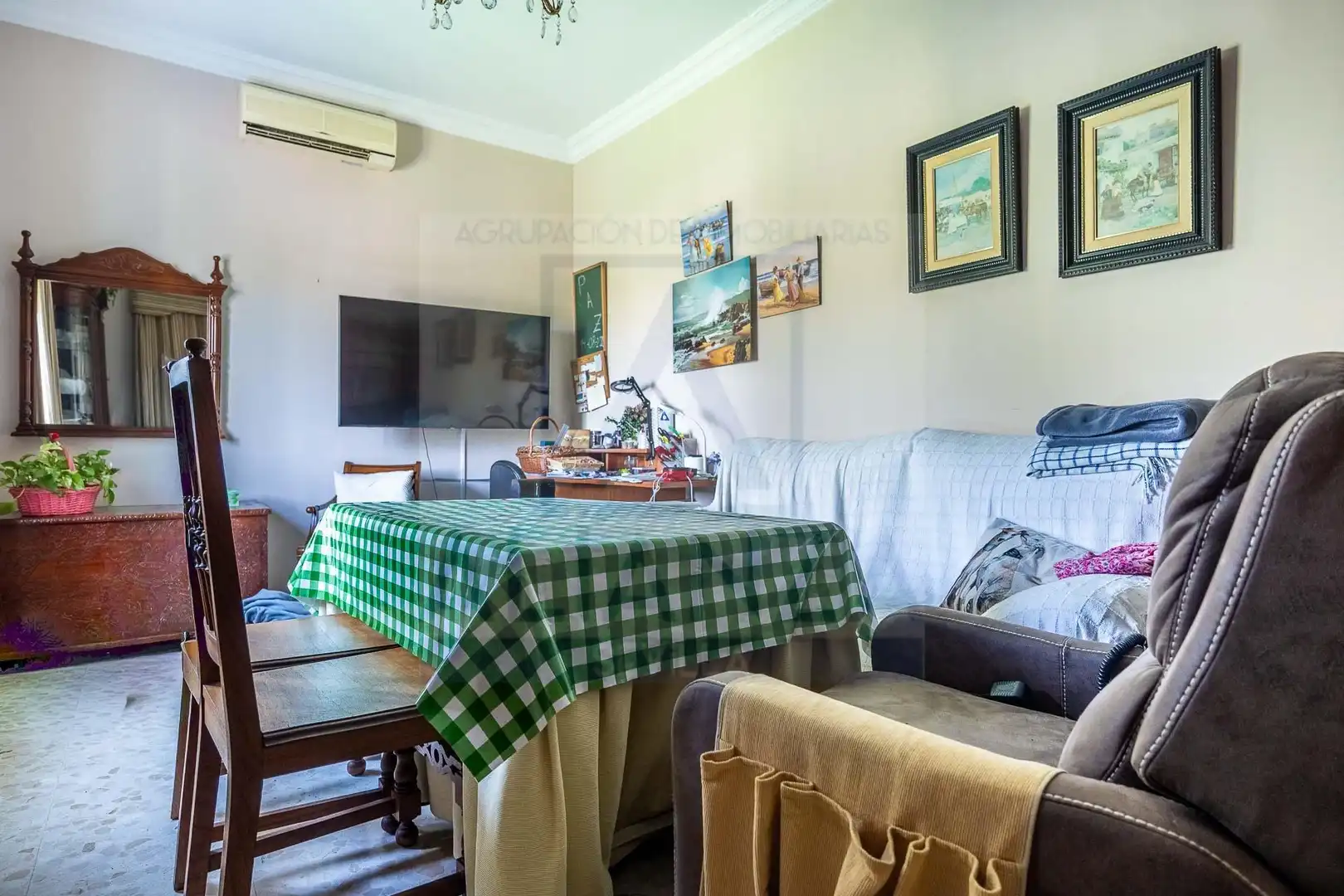 Sala de estar de Casa o chalet en venta en Salteras con Aire acondicionado, Jardín privado y Piscina