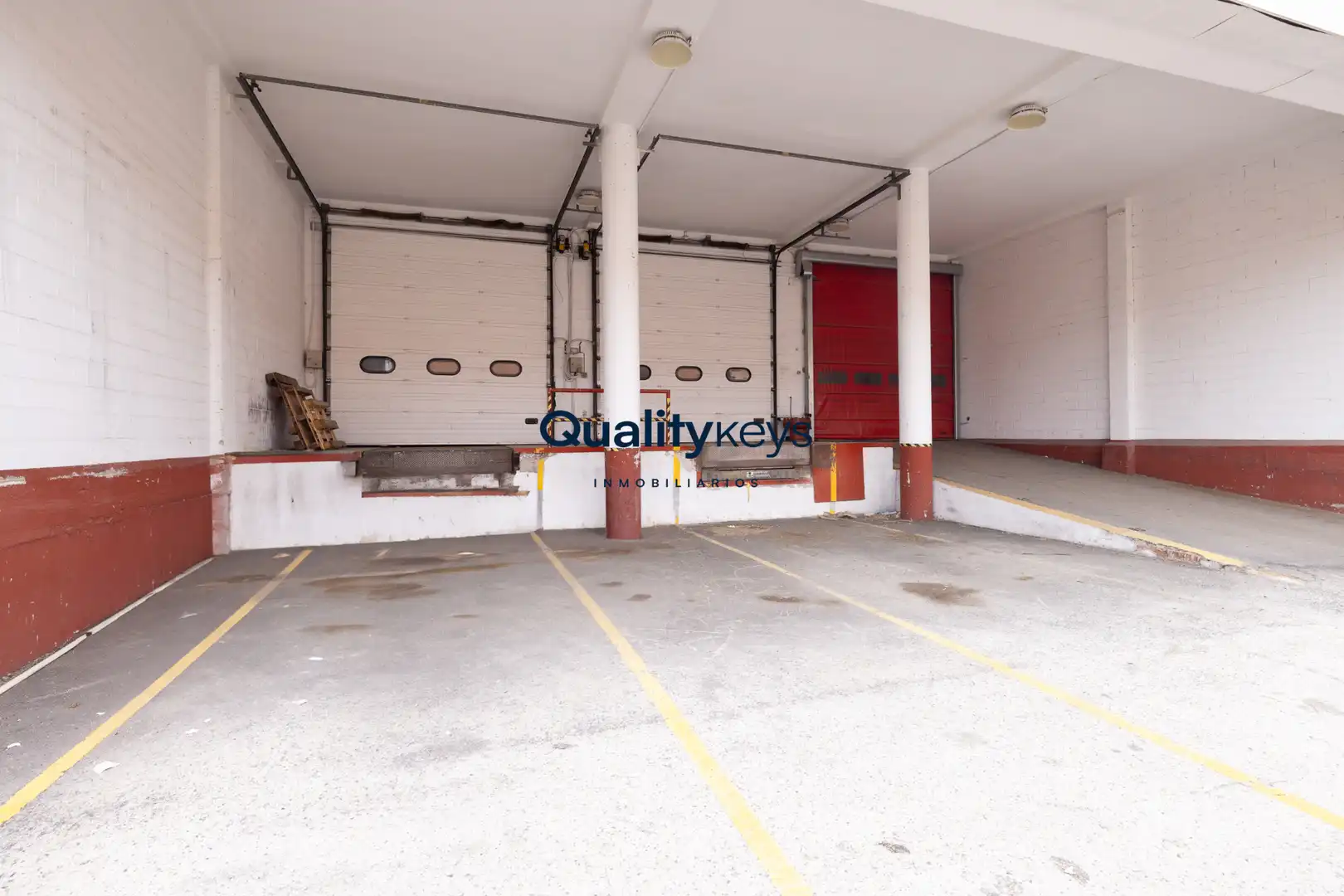 Parking de Nave industrial en venta en Ajalvir con Calefacción y Alarma
