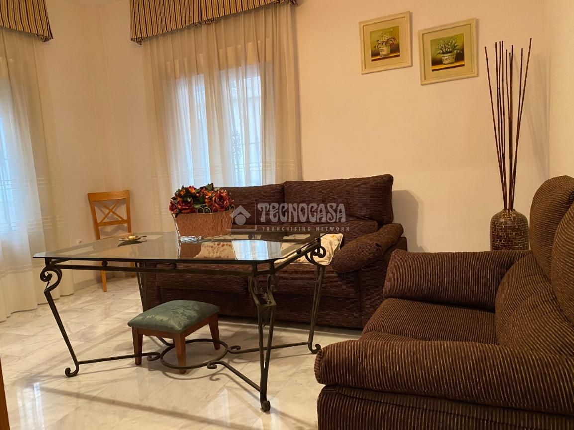Sala d'estar de Pis en venda en Cabra amb Aire condicionat, Calefacció i Moblat