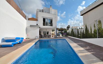 Piscina de Casa o xalet en venda en Fuengirola amb Aire condicionat, Jardí privat i Terrassa