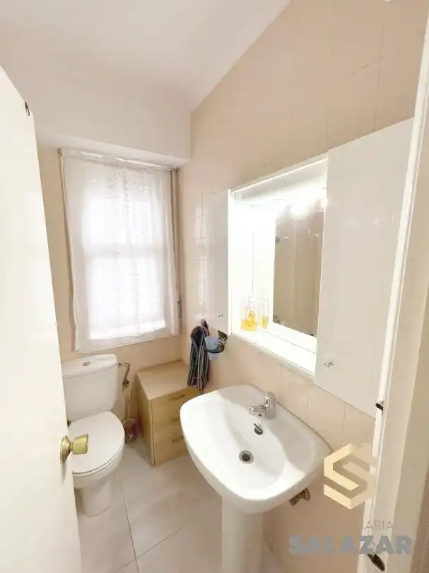 Bathroom of Flat for rent in Bilbao   with Heating, Oven and Washing machine