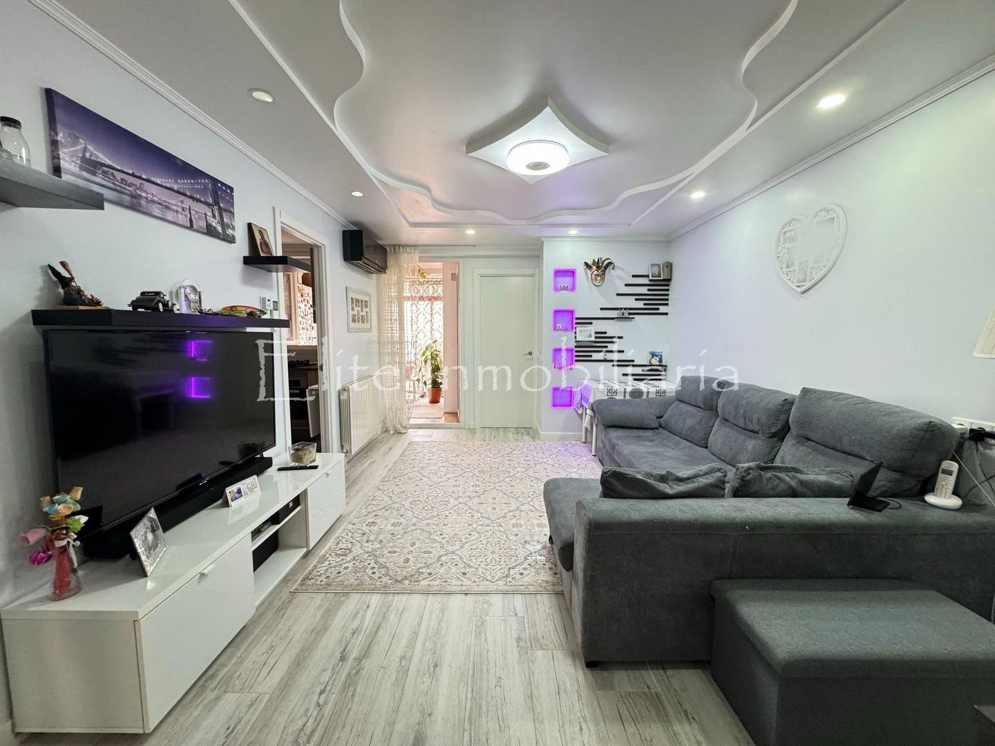 Living room of Flat for sale in Alcorcón  with Air Conditioner and Heating