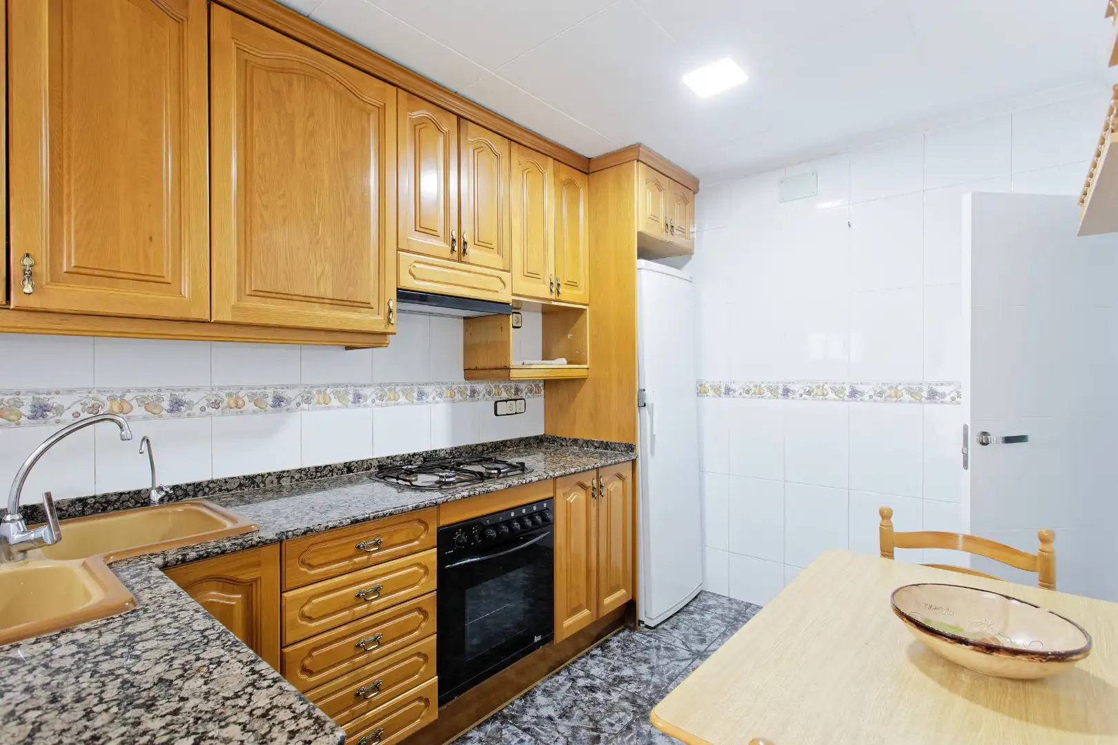 Cocina de Piso en venta en Terrassa con Parquet, Terraza y Horno