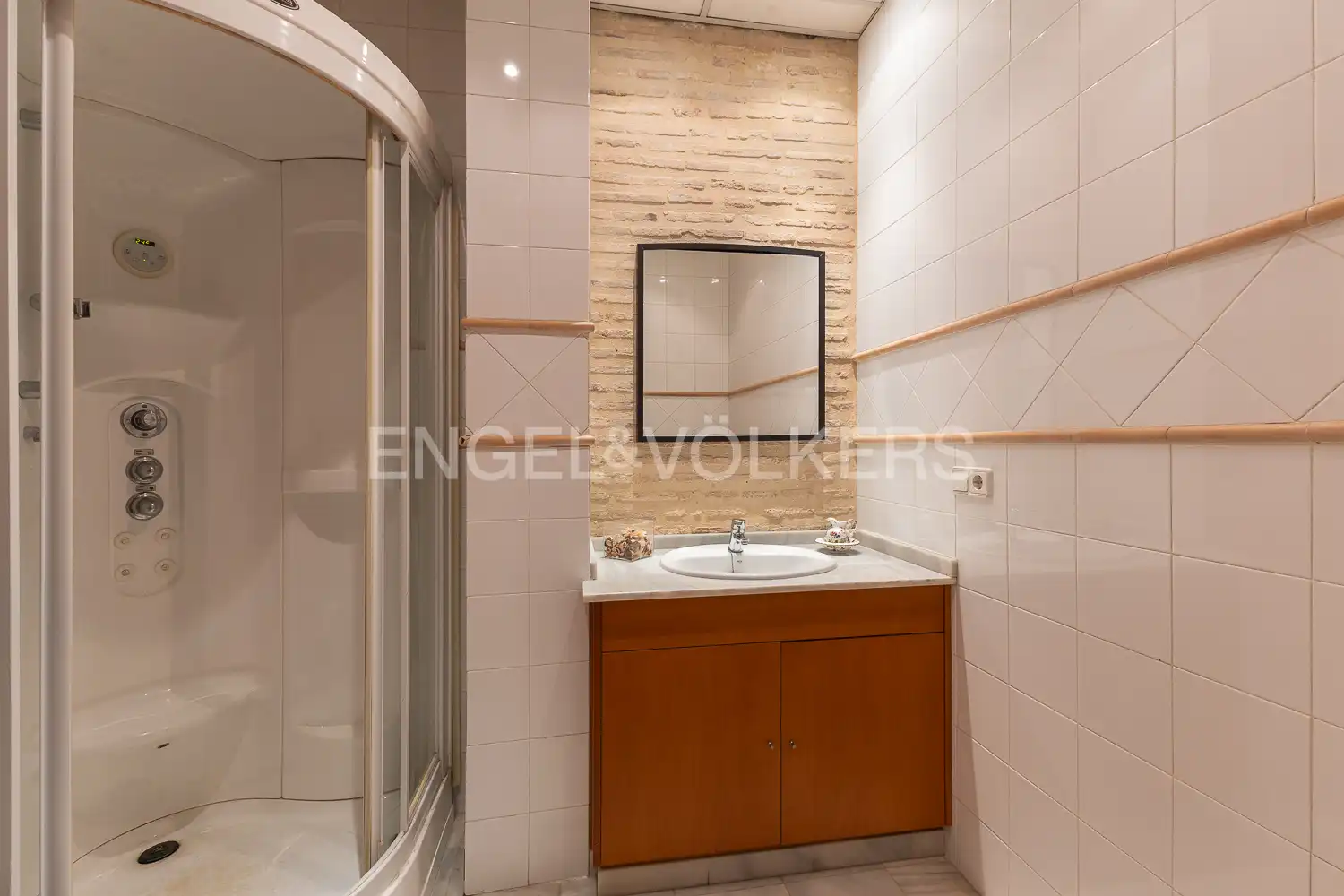 Baño de Piso en venta en Valencia con Aire acondicionado, Calefacción y Parquet