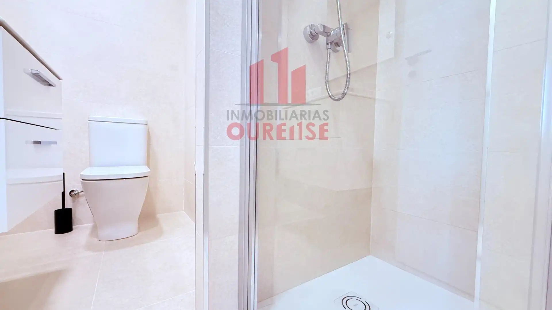 Bathroom of Flat for rent in Ourense Capital   with Heating and Furnished