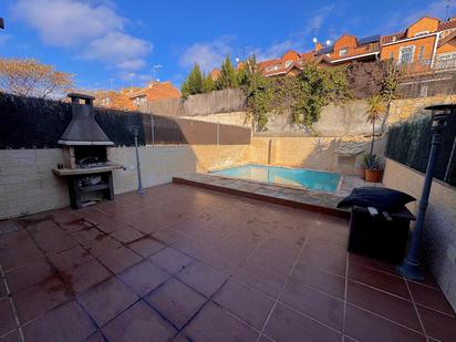 Piscina de Casa o xalet en venda en Leganés amb Calefacció, Jardí privat i Terrassa