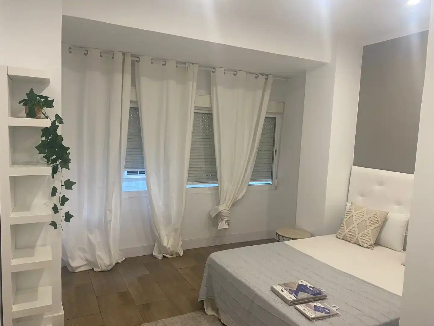 Dormitori de Pis de lloguer en  Granada Capital amb Aire condicionat
