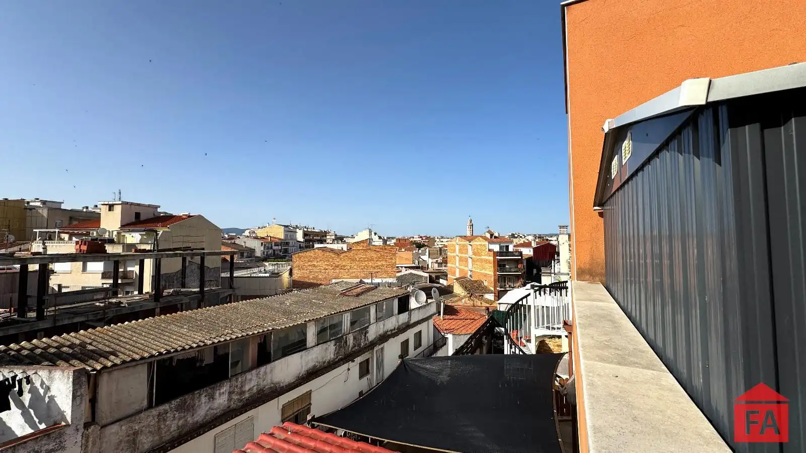 Exterior view of Attic for sale in El Vendrell  with Air Conditioner, Terrace and Storage room