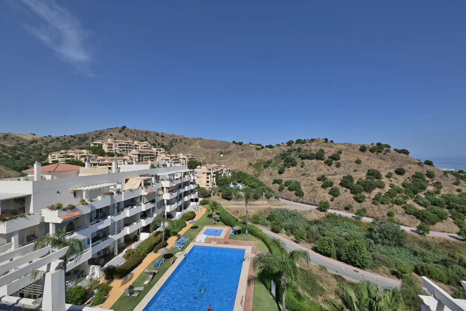 Vista exterior de Àtic en venda en Mijas amb Aire condicionat, Terrassa i Piscina