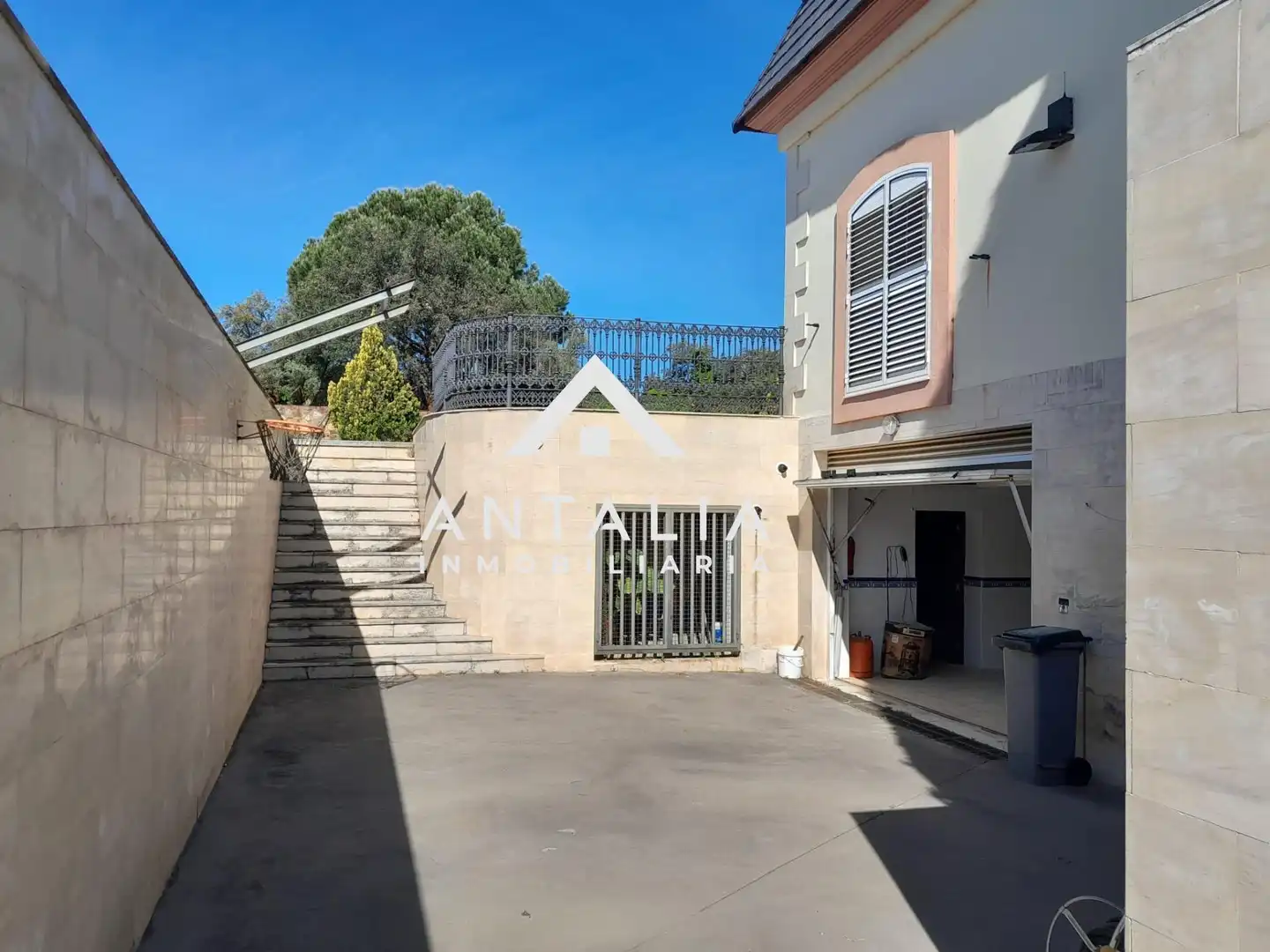 Vista exterior de Casa o xalet en venda en Cáceres amb Aire condicionat, Calefacció i Terrassa
