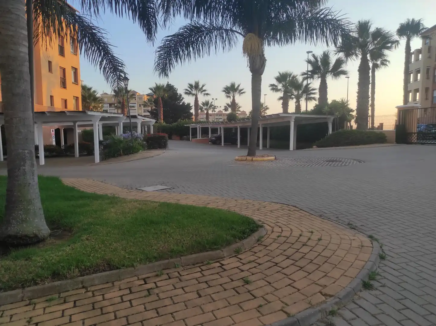 Parkplatz von Dachboden zum Verkauf in Ayamonte mit Terrasse, Abstellraum und Möbliert