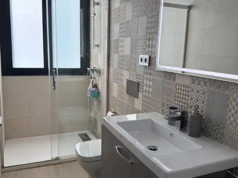 Baño de Piso en venta en Dos Hermanas con Aire acondicionado, Piscina y Balcón