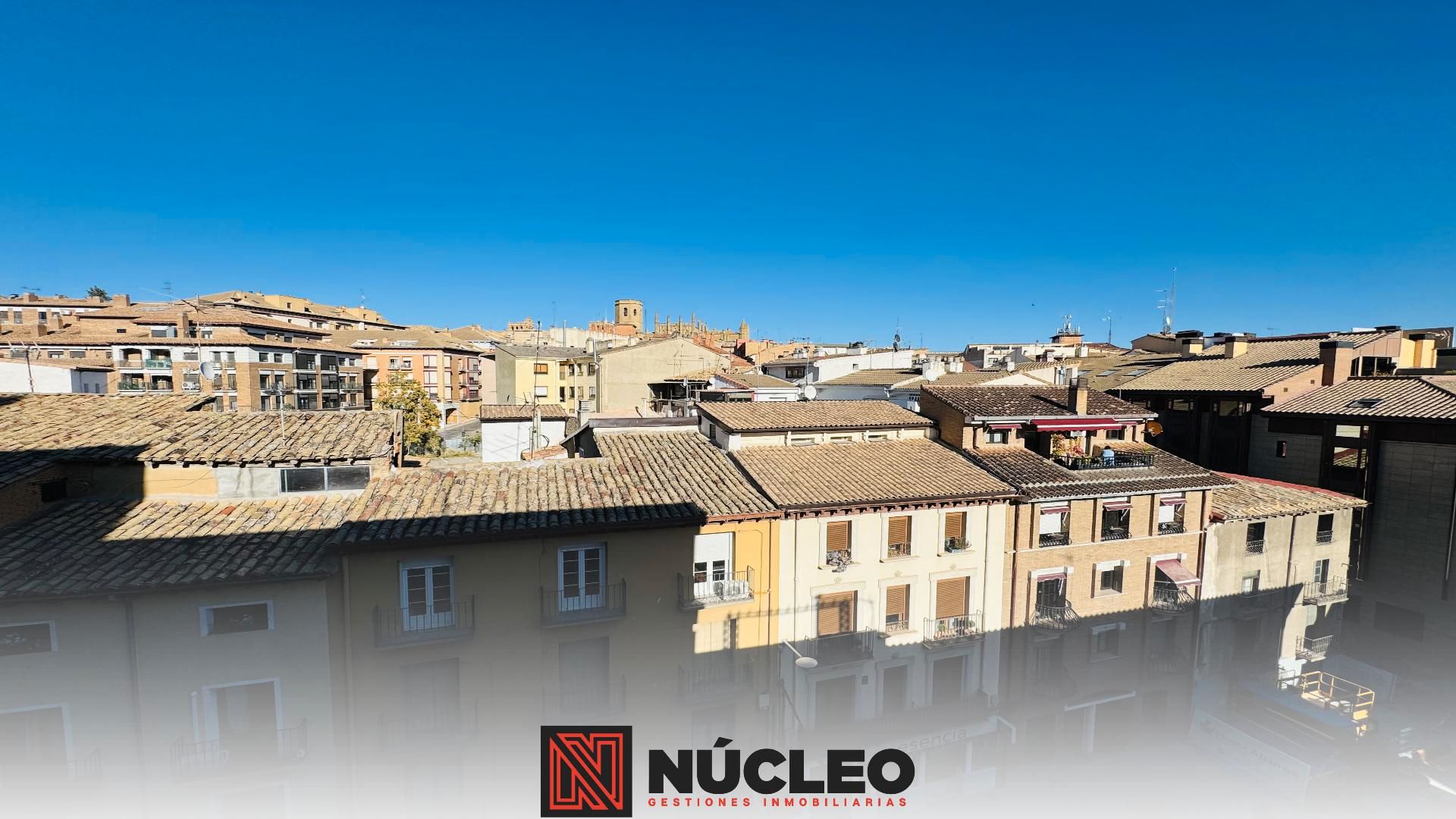 Vista exterior de Pis en venda en  Huesca Capital amb Terrassa, Traster i Moblat
