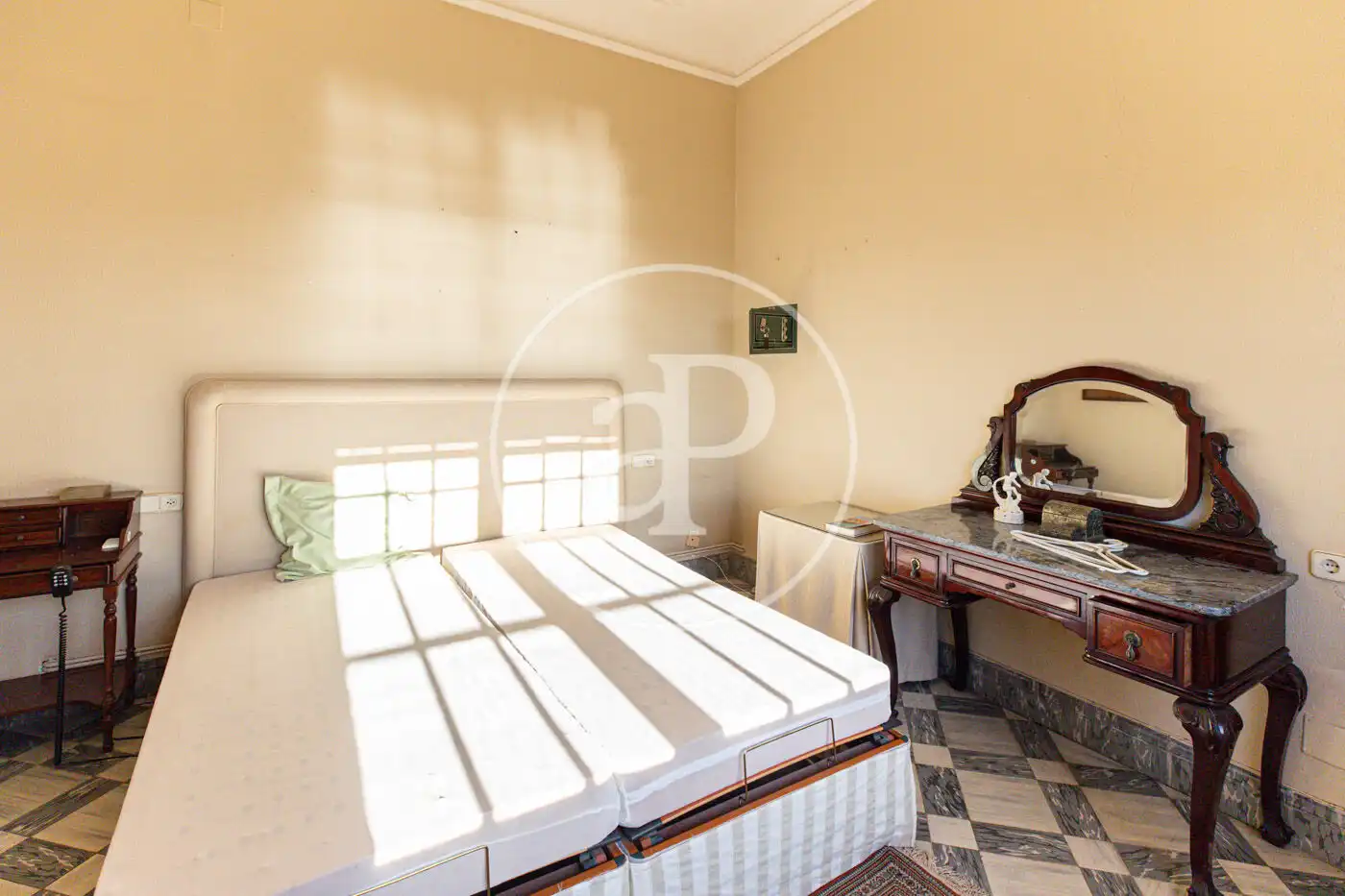 Houses for sale in Carrer de Victorio Luzuriaga, Sant Agustí